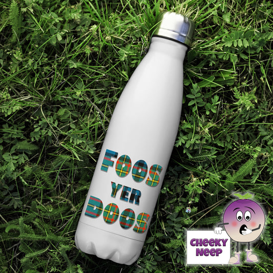 500ml thermal insulated white flask with the words "Foos yer doos" printed in green tartan on the flask